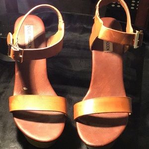 Women’s brown sandal size 8.5